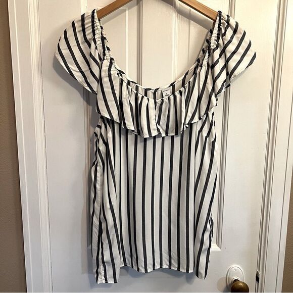 Old Navy Stripped tank top blouse - Picture 3 of 8